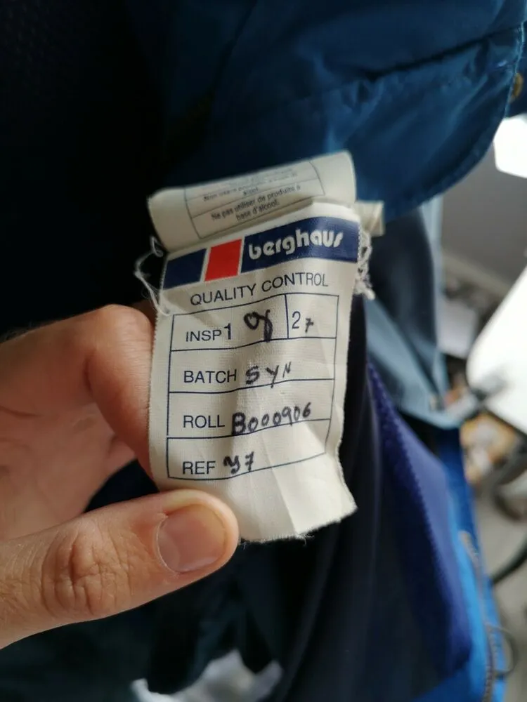 90's Berghaus Aquafoil Rain Jacket - Size XL