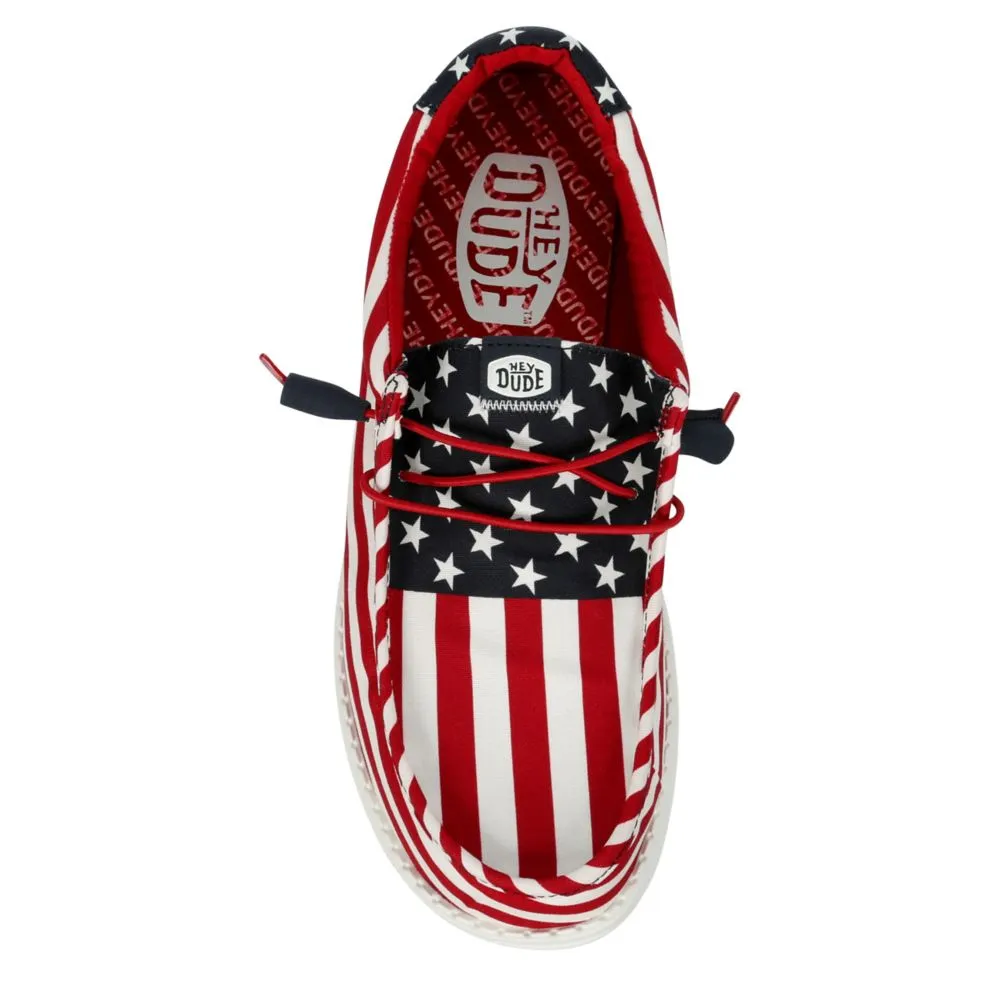 HEYDUDE  MENS WALLY AMERICANA SLIP ON SNEAKER