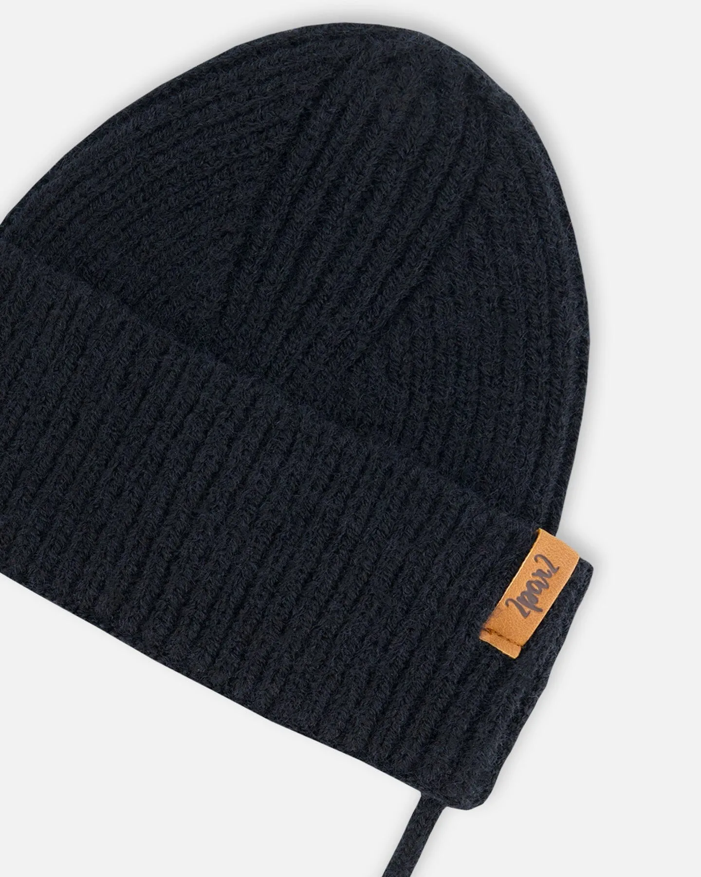 Mid-Season Knit Hat With Strings Black