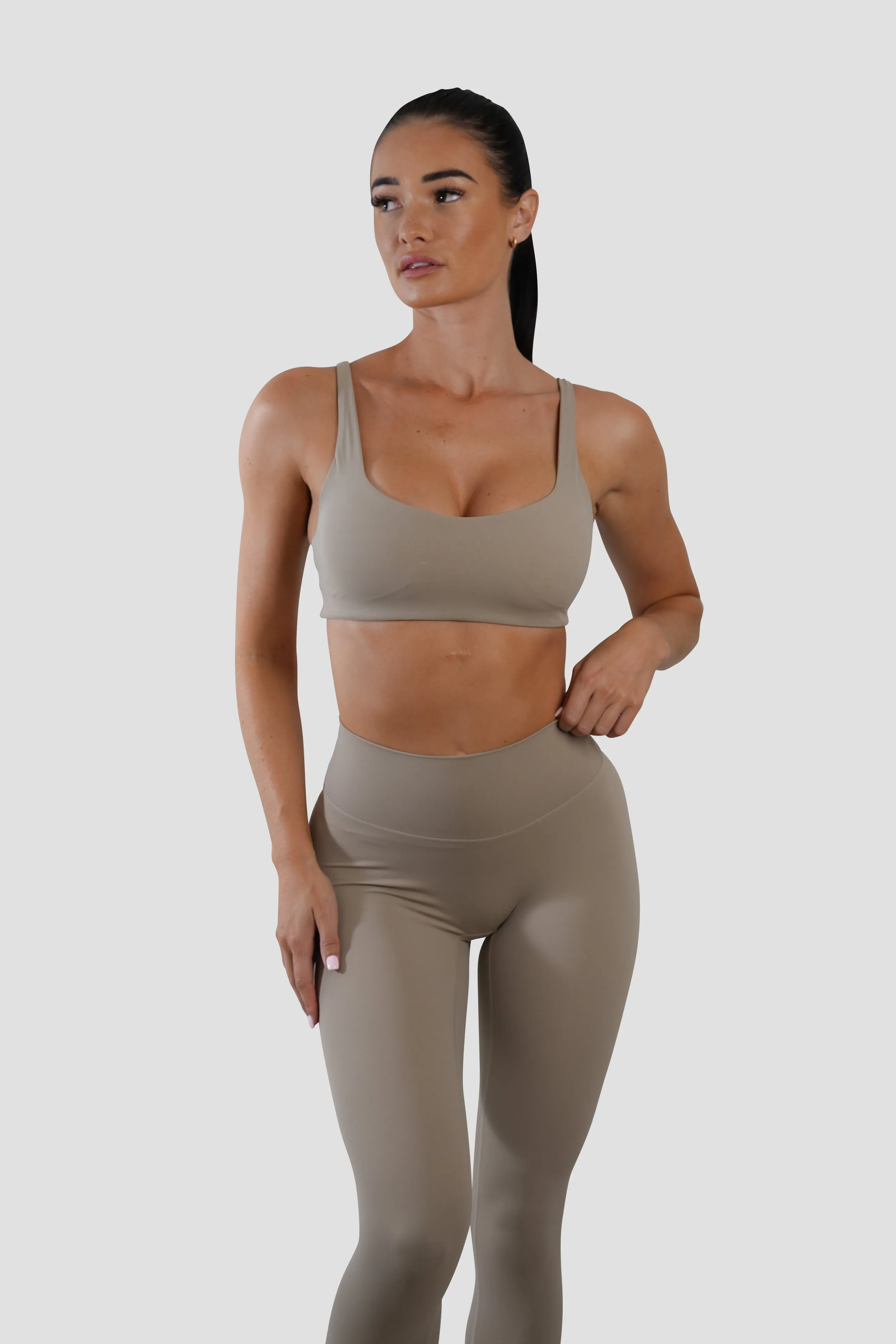 SLEEK SCRUNCH LEGGINGS - TAN